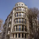 Three Private Near Port Of By Flat Mаnager * فارنا