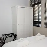 Three Private Near Port Of By Flat Mаnager فارنا