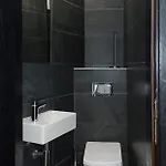 Three Private Near Port Of By Flat Mаnager فارنا