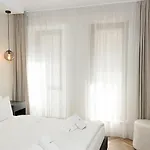 Three Private Near Port Of By Flat Mаnager فارنا
