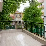 Three Private Near Port Of By Flat Mаnager * فارنا