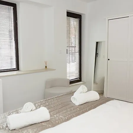 Three Private Near Port Of By Flat Mаnager Apartament Warna