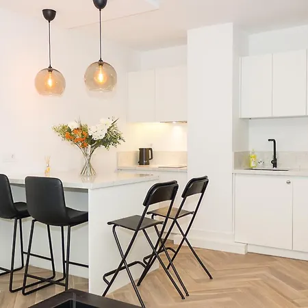 Three Private Near Port Of By Flat Mаnager Warna