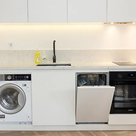 Three Private Near Port Of By Flat Mаnager דירה *