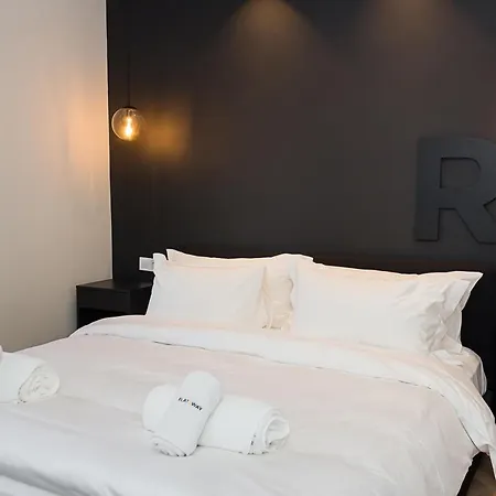 Three Private Near Port Of By Flat Mаnager דירה