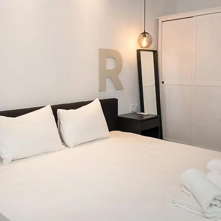 Three Private Near Port Of By Flat Mаnager Apartament