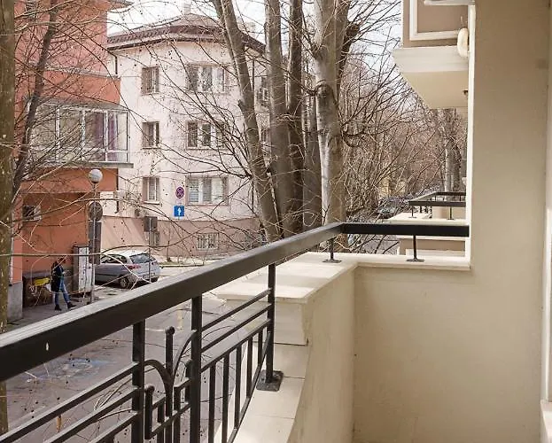 Three Private Near Port Of By Flat Mаnager דירה