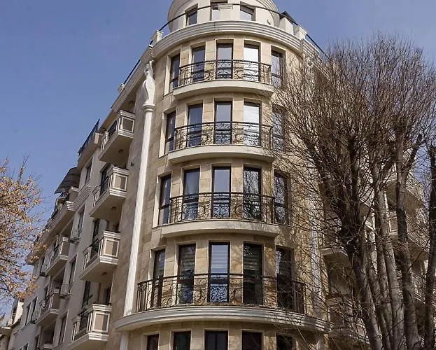 Three Private Near Port Of By Flat Mаnager * וארנה