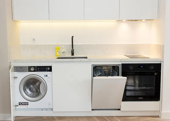 Three Private Near Port Of By Flat Mаnager דירה *