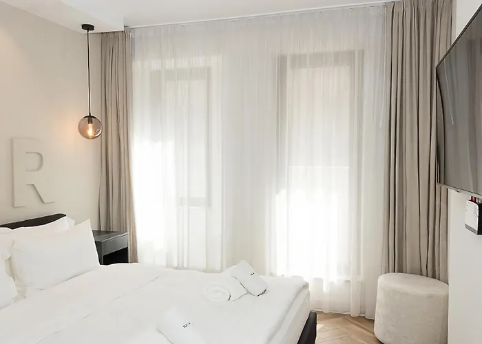 Three Private Near Port Of By Flat Mаnager וארנה