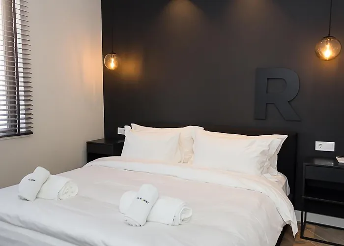 Three Private Near Port Of By Flat Mаnager Апартаменты