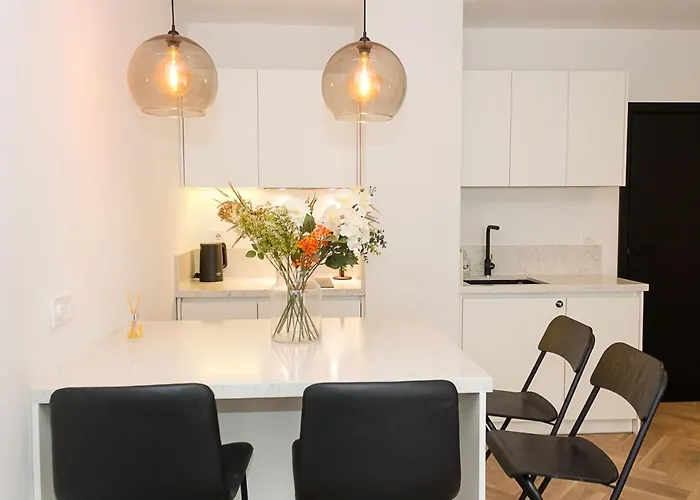 Three Private Near Port Of By Flat Mаnager * וארנה