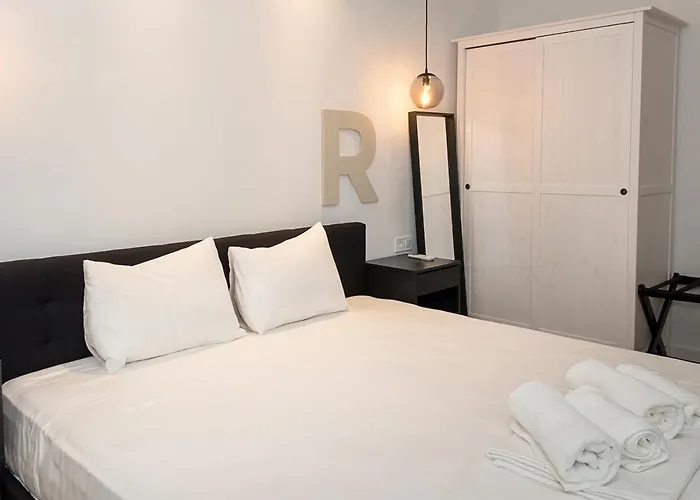 Three Private Near Port Of By Flat Mаnager דירה